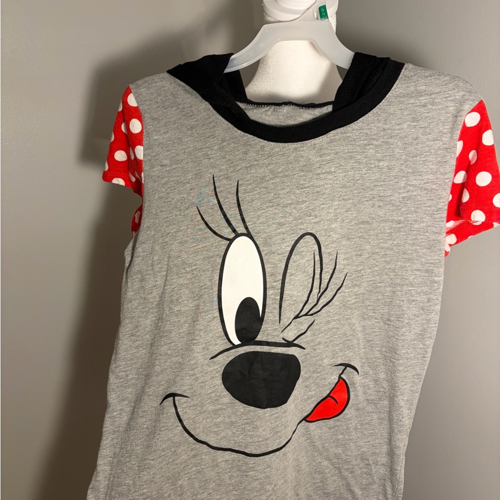 EUC! Disney Gray and Red Polka Dot Minnie Mouse Character Tee